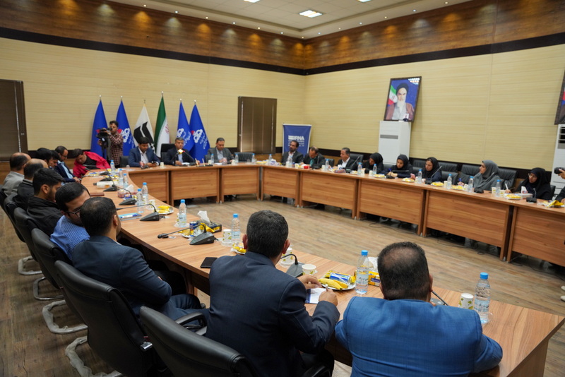 نشست هم اندیشی مدیرعامل + غریبی+ ایرنا 4