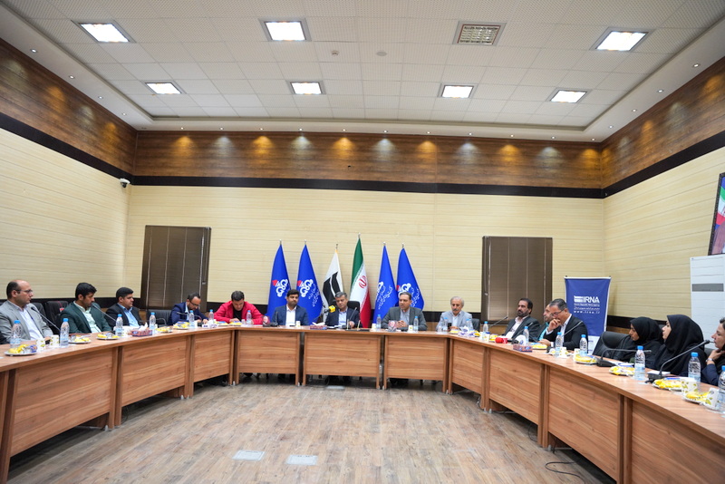 نشست هم اندیشی مدیرعامل + غریبی+ ایرنا 16