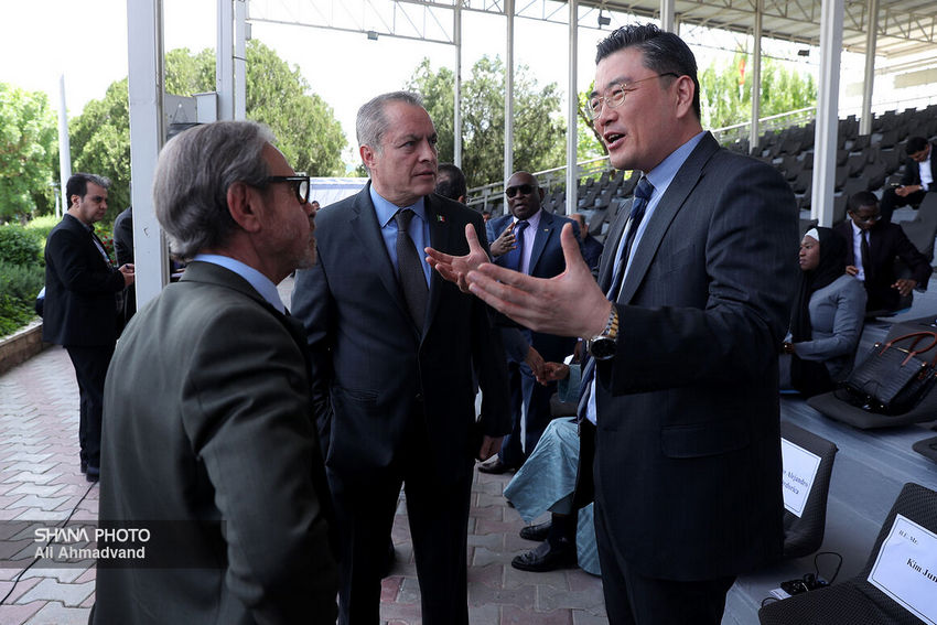 نمایشگاه بیست و هشتم  35