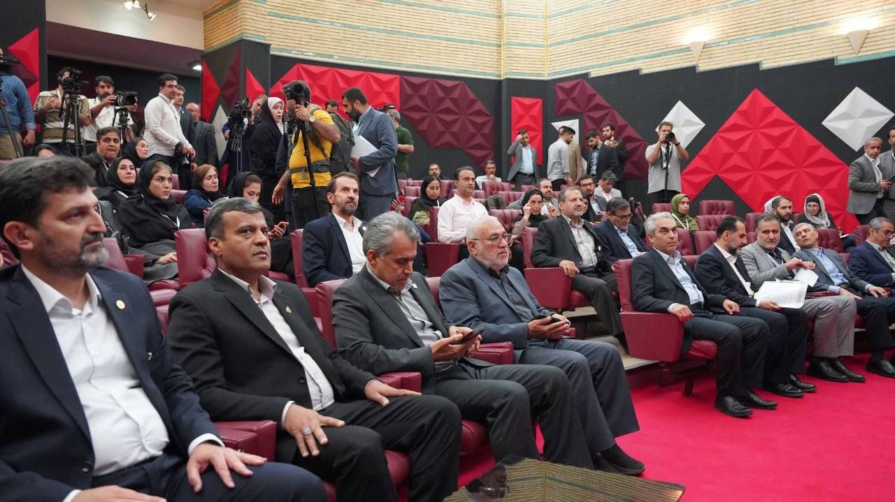 تفاهم نامه  در نمایشگاه بیست و هشتم نفت 1