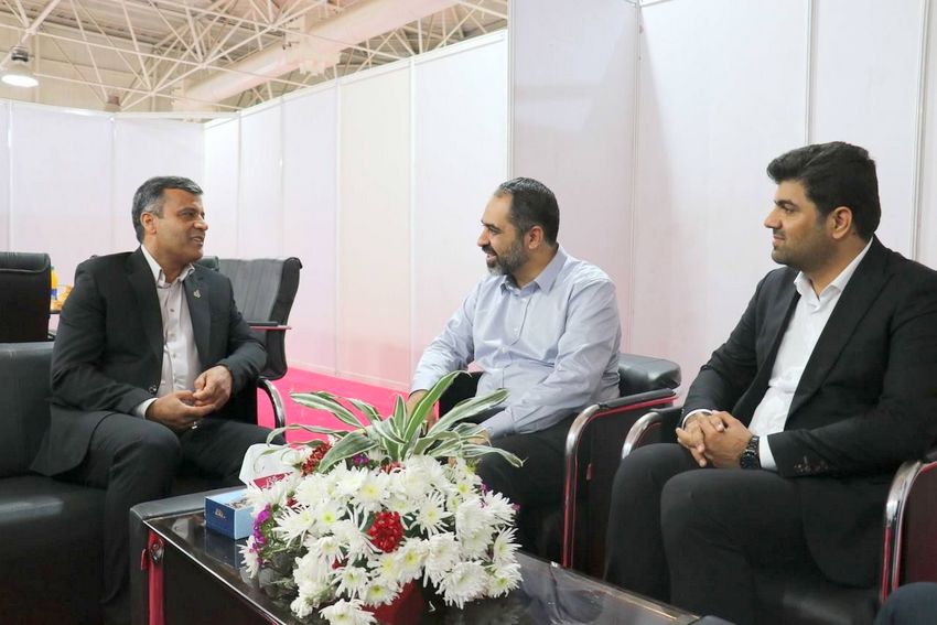 غریبی + فروزنده + نمایشگاه