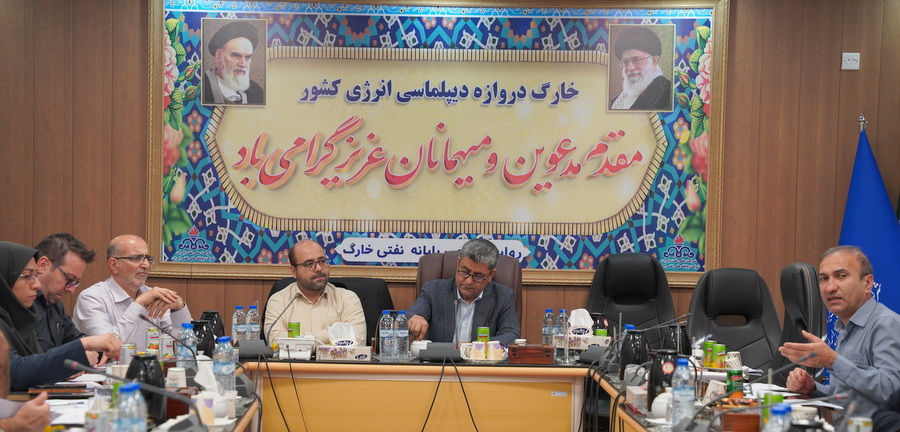 نشست کار گروه کمیته ساماندهی پیمان‌های مستمر غیر پروژه‌ای پایانه های نفتی ایران  12