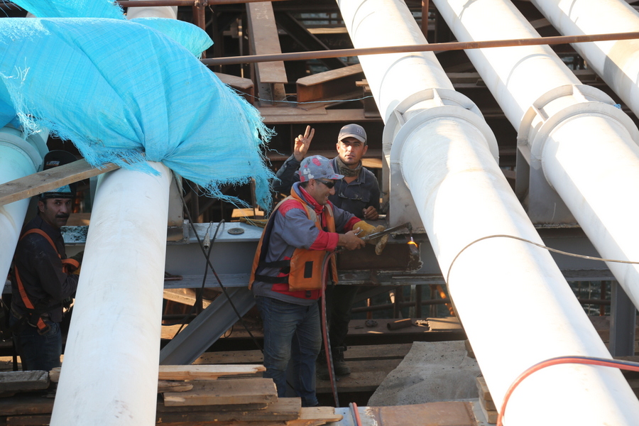 کارگران+ بازدید+ پروژه ها + رییس پایانه نفتی خارگ 4