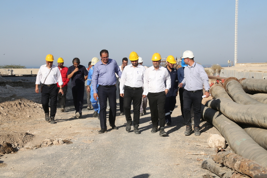 کارگران+ بازدید+ پروژه ها + رییس پایانه نفتی خارگ 30