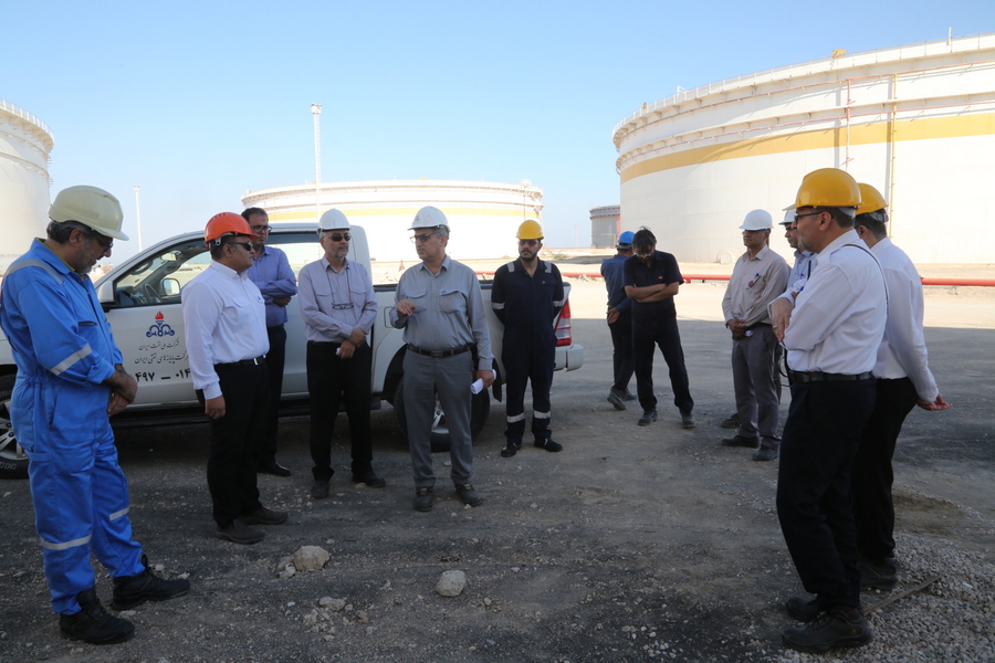 کارگران+ بازدید+ پروژه ها + رییس پایانه نفتی خارگ 39