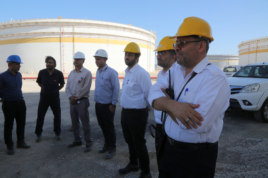 کارگران+ بازدید+ پروژه ها + رییس پایانه نفتی خارگ 40