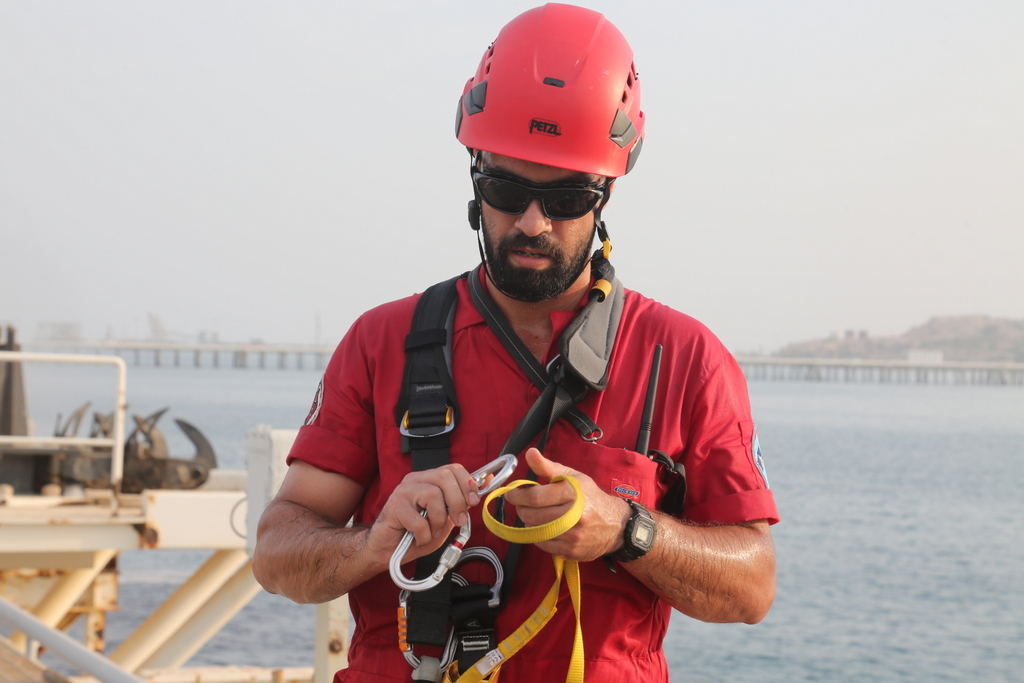 برگزاری مانور امداد و نجات +پایانه نفتی  خارگ  15