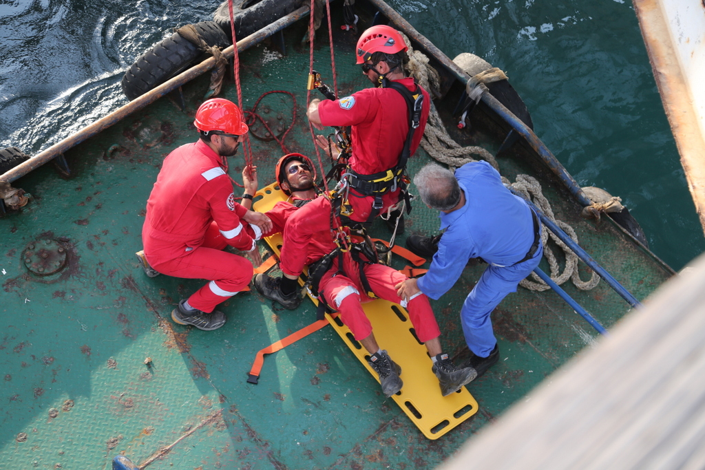 برگزاری مانور امداد و نجات +پایانه نفتی  خارگ  16