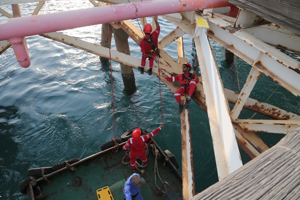 برگزاری مانور امداد و نجات +پایانه نفتی  خارگ  25