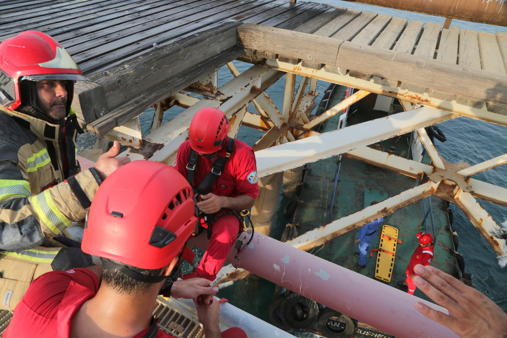 برگزاری مانور امداد و نجات +پایانه نفتی  خارگ  27