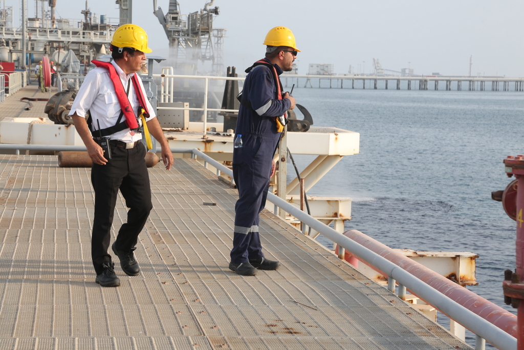 برگزاری مانور امداد و نجات +پایانه نفتی  خارگ  33