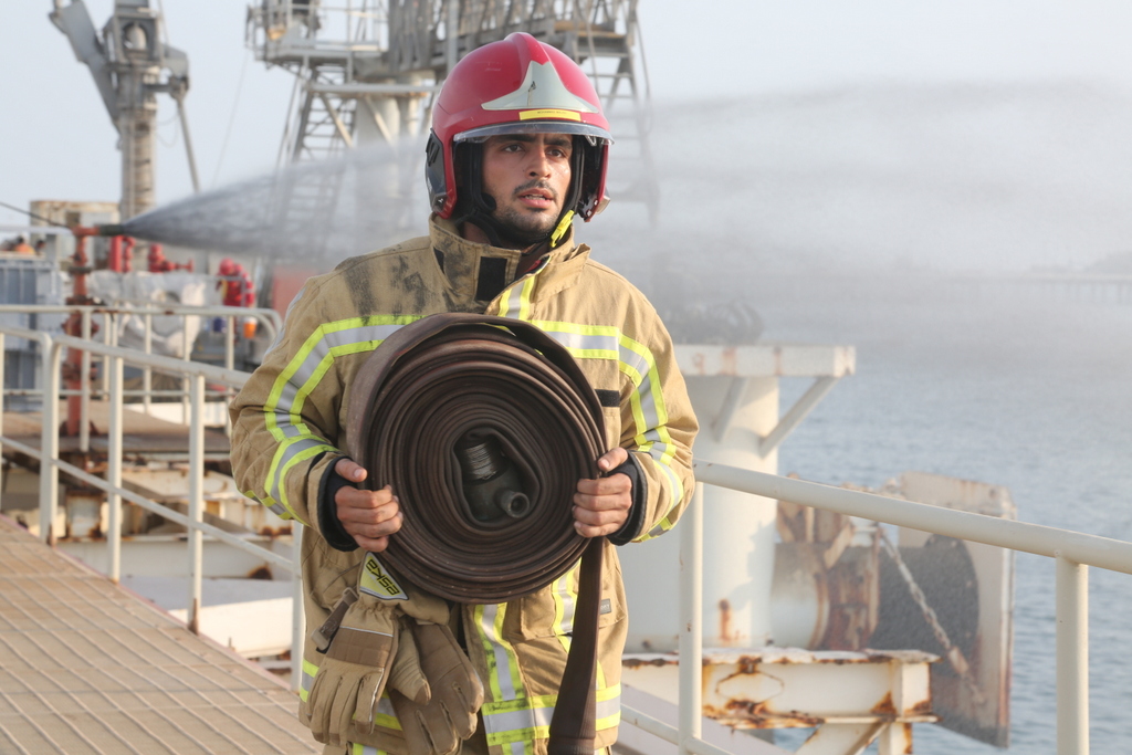 برگزاری مانور امداد و نجات +پایانه نفتی  خارگ  38