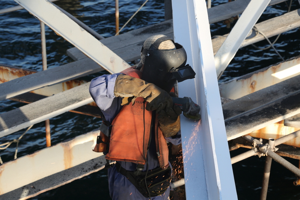 اسکله+ نوسازی+ تعمیرات+ غریبی + خارگ 26