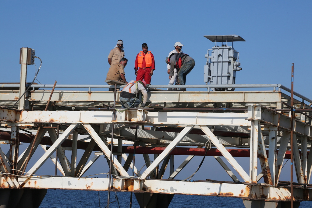 اسکله+ نوسازی+ تعمیرات+ غریبی + خارگ 32