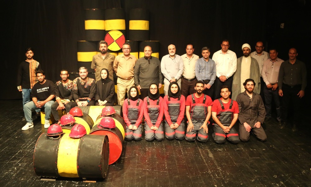 نمایش  تئاتر + دفاع مقدس +پایانه نفتی خارگ  1