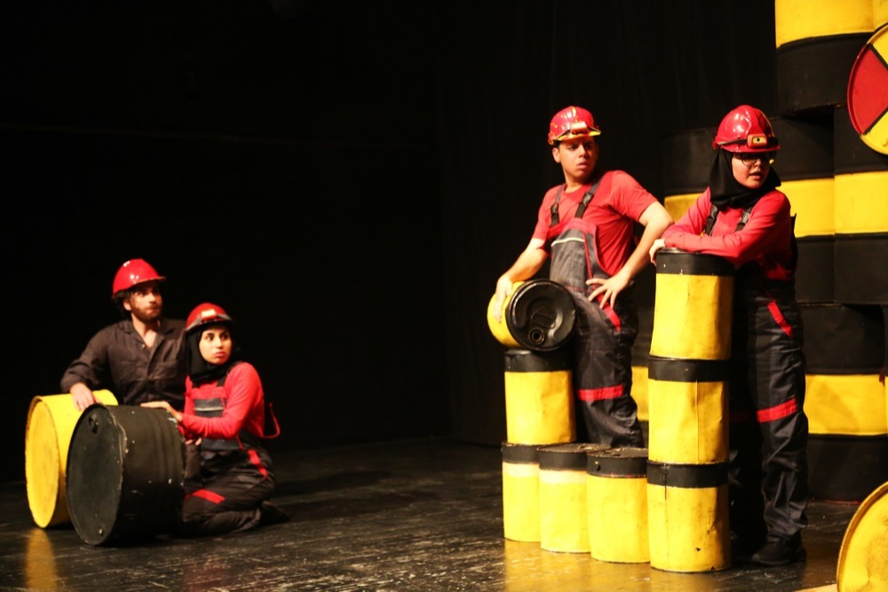 نمایش  تئاتر + دفاع مقدس +پایانه نفتی خارگ  4