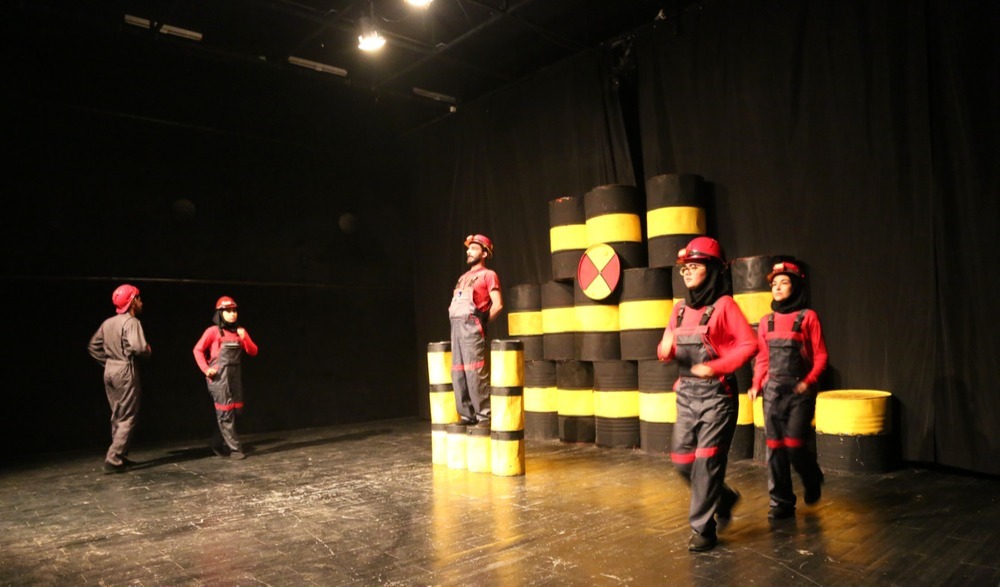 نمایش  تئاتر + دفاع مقدس +پایانه نفتی خارگ  6