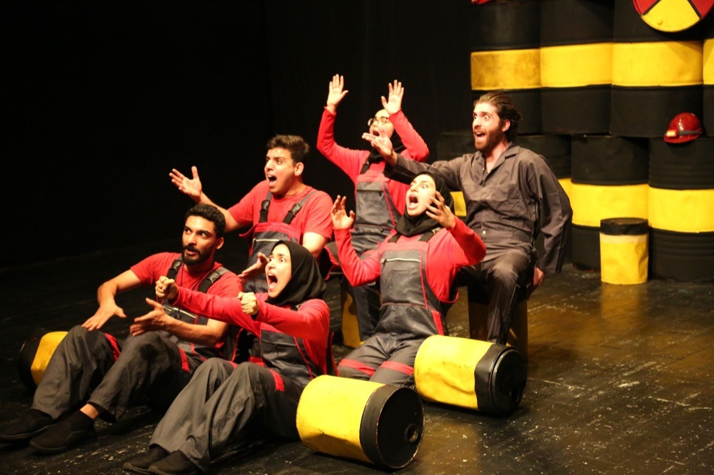 نمایش  تئاتر + دفاع مقدس +پایانه نفتی خارگ  10