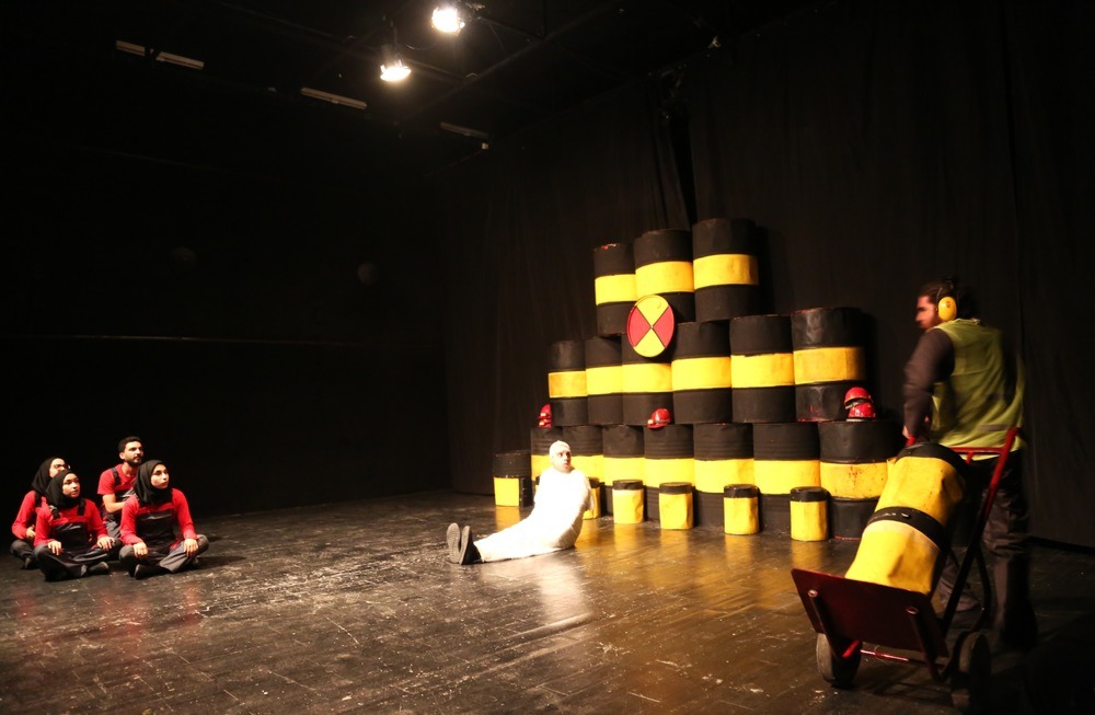 نمایش  تئاتر + دفاع مقدس +پایانه نفتی خارگ  12