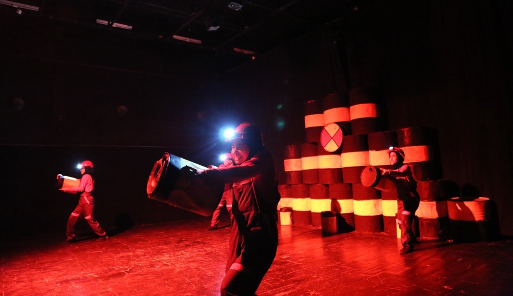 نمایش  تئاتر + دفاع مقدس +پایانه نفتی خارگ  15