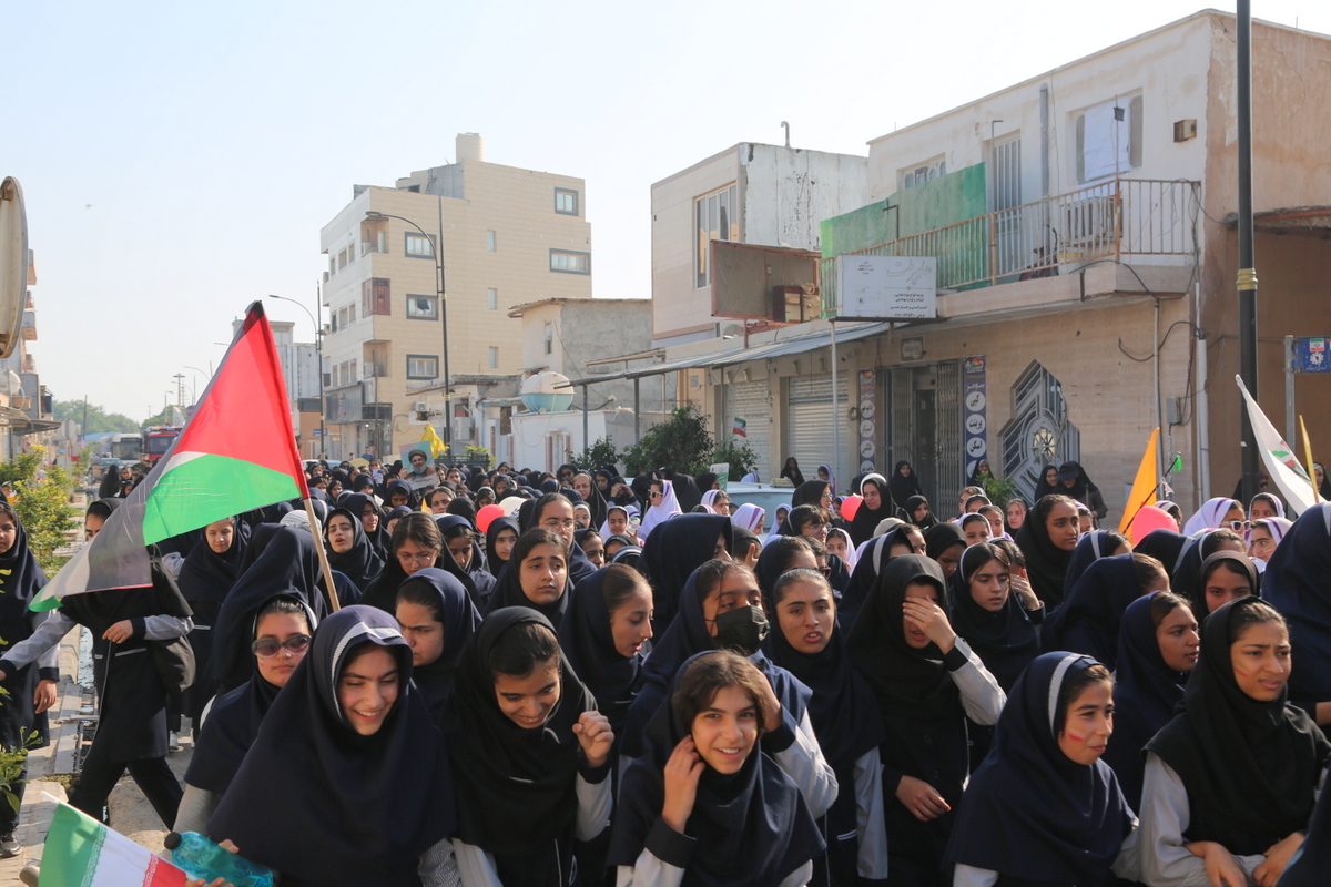 راهپیمایی 13 آبان 46