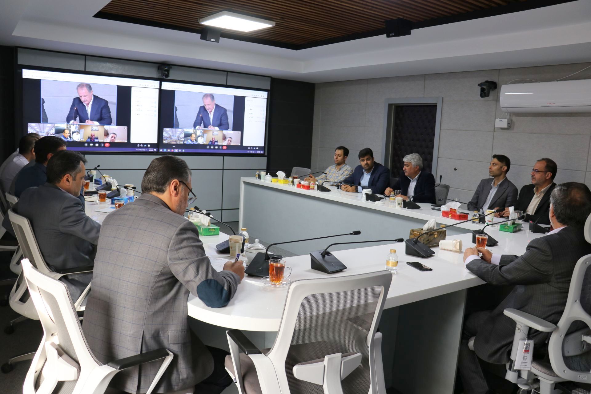 نشست ویدئوکنفرانسی مدیرعامل با روسای مناطق 5