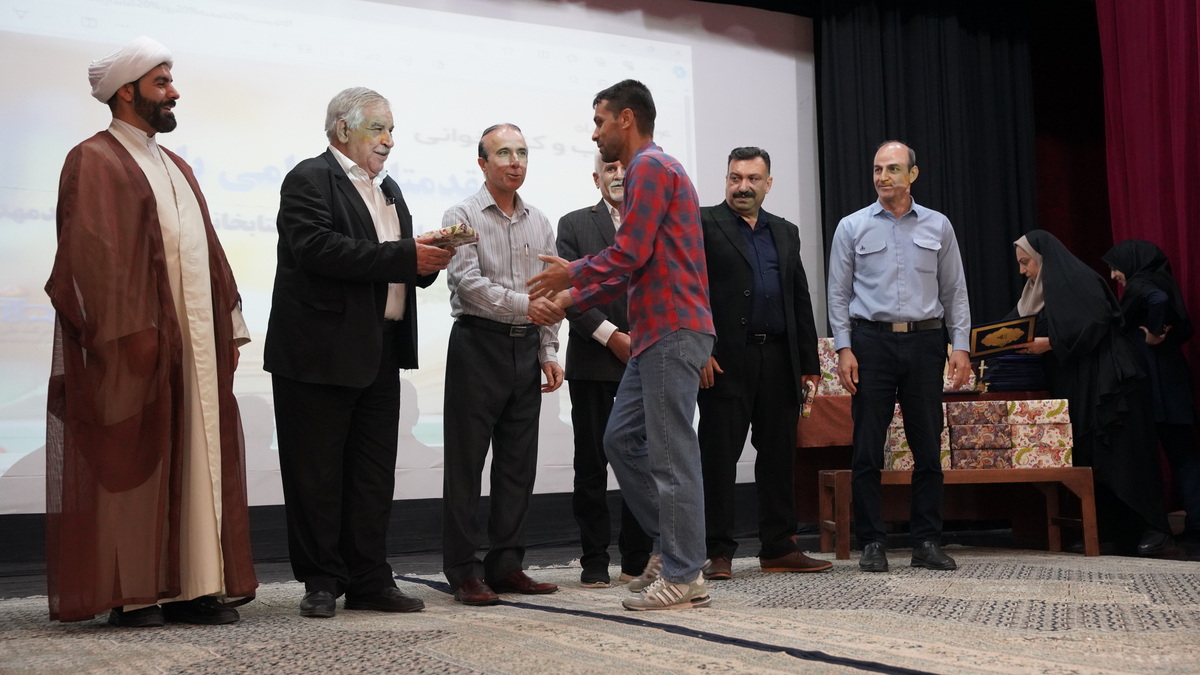 نویسندگان، کتابداران و کتابخوانان جزیره خارگ +نکوداشت اهل قلم 14