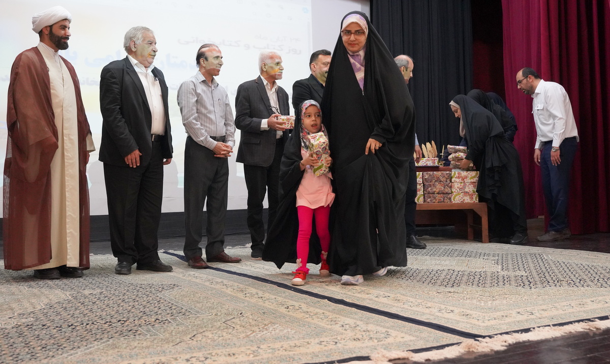 نویسندگان، کتابداران و کتابخوانان جزیره خارگ +نکوداشت اهل قلم 17