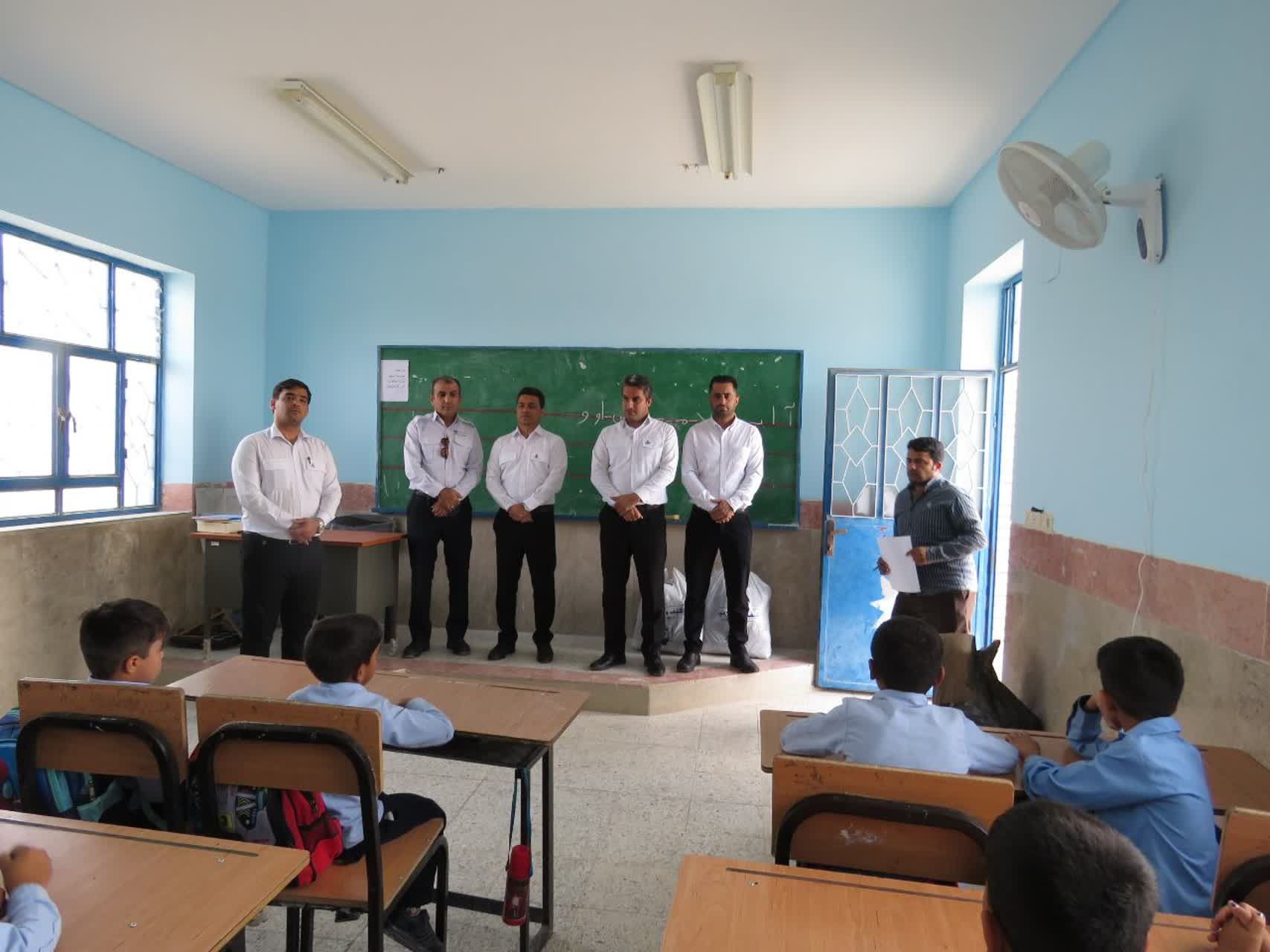 توزیع بسته‌های آموزشی +پایانه میعانات گازی پارس جنوبی+هفته بسیج 4