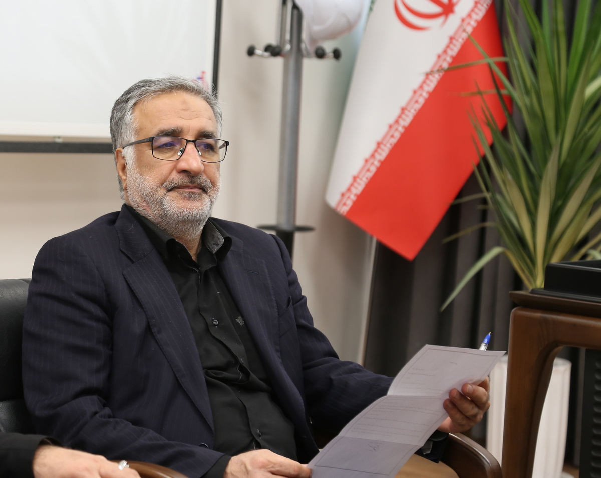 دیدار با کارکنان و بومیان خارگ+ عباس اسدروز 2