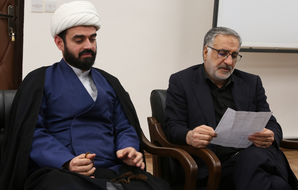 دیدار با کارکنان و بومیان خارگ+ عباس اسدروز 3