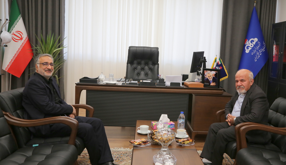 دیدار با کارکنان و بومیان خارگ+ عباس اسدروز 4