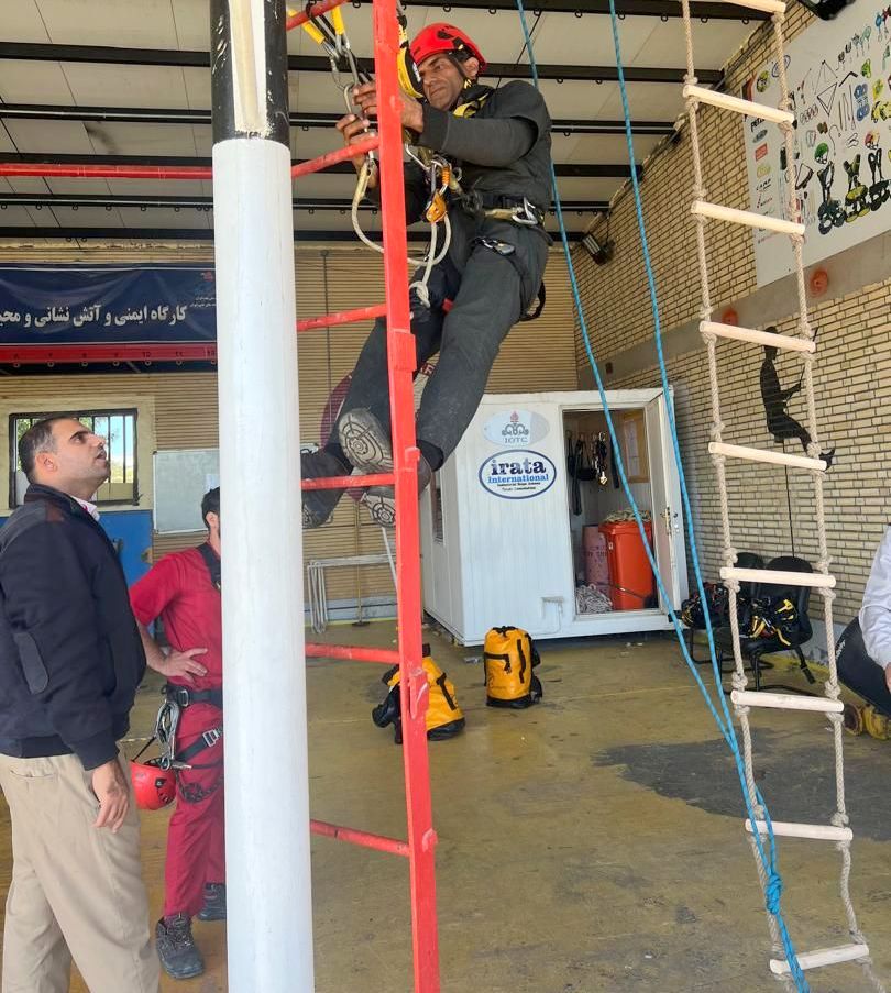 تعمیر بازوی بارگیری +اسکله شرقی خارگ + HSE+تعمیرات  3