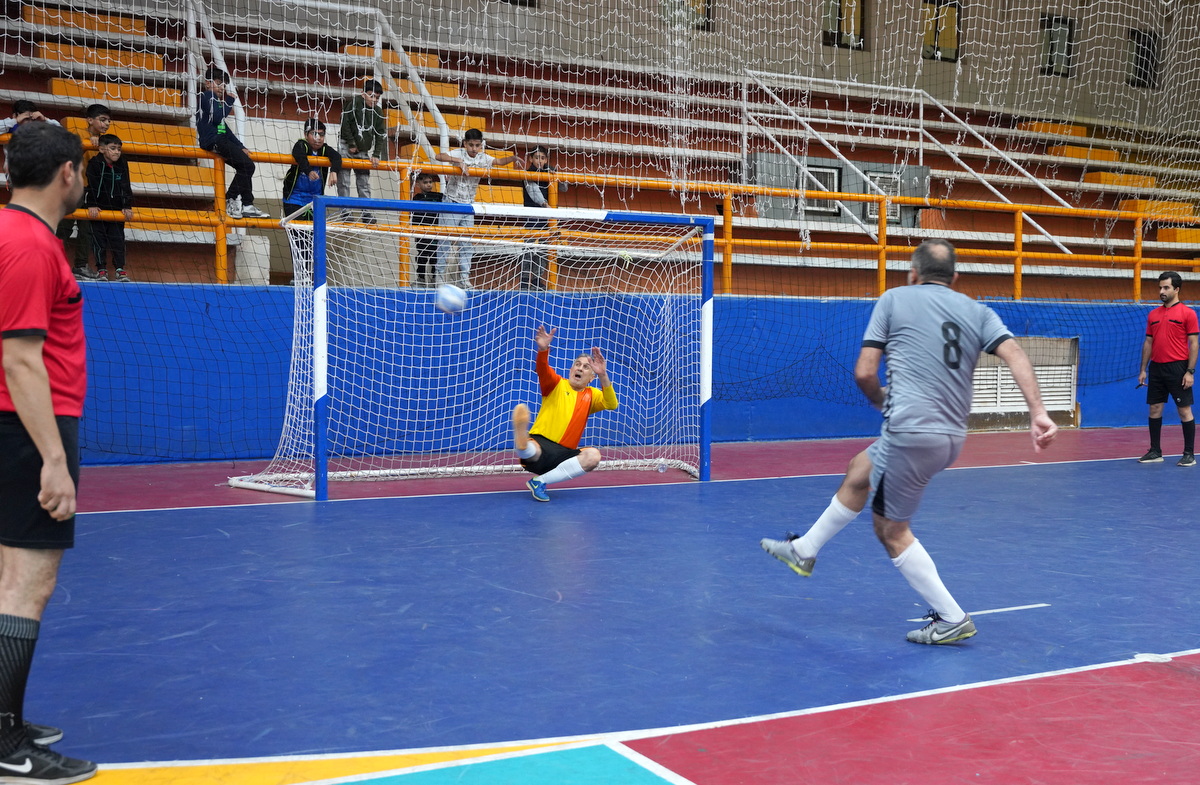 قهرمانی تیم حراست در مسابقات فوتسال کارکنان بالای ۴۵ سال پایانه‌های نفتی ایران 8
