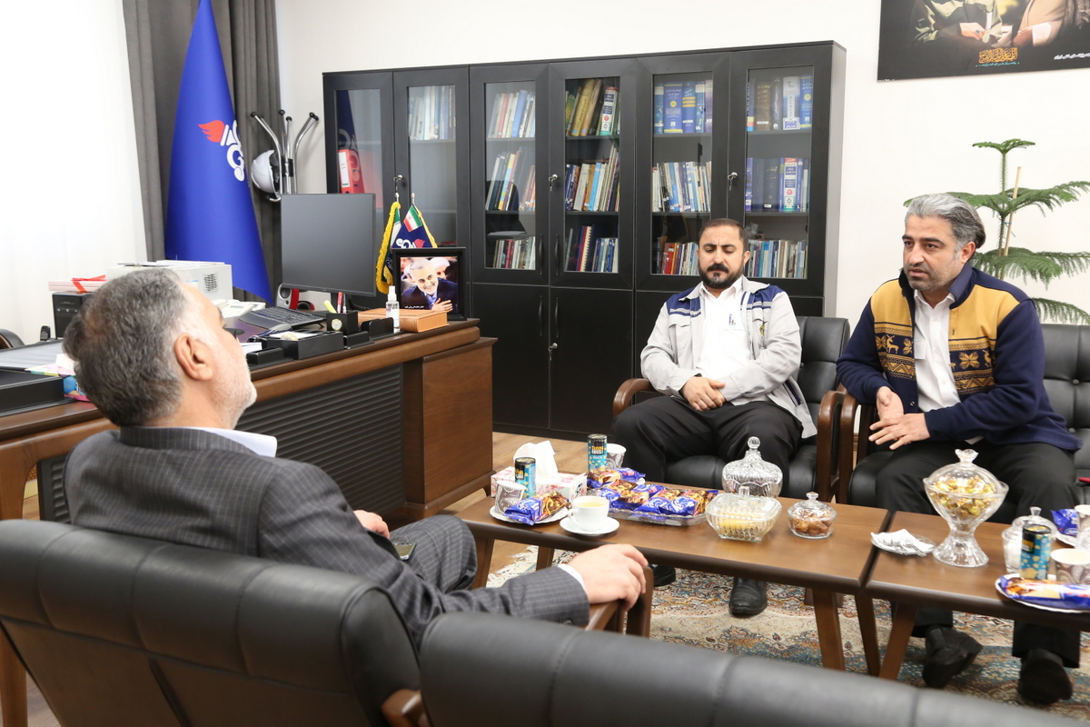 دیدار مدیرعامل شرکت پایانه‌های نفتی ایران با کارکنان و ساکنان جزیره خارگ 7