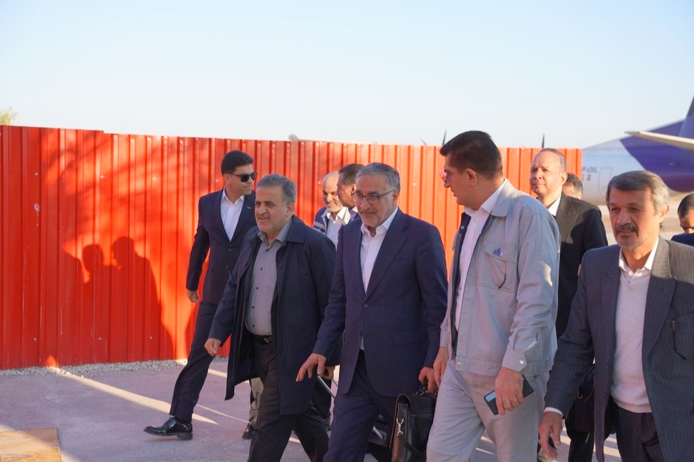 معاون امور بین الملل و بازرگانی وزیر نفت + سید علی محمد موسوی+ عباس اسدروز + پایانه های نفتی ایران 3