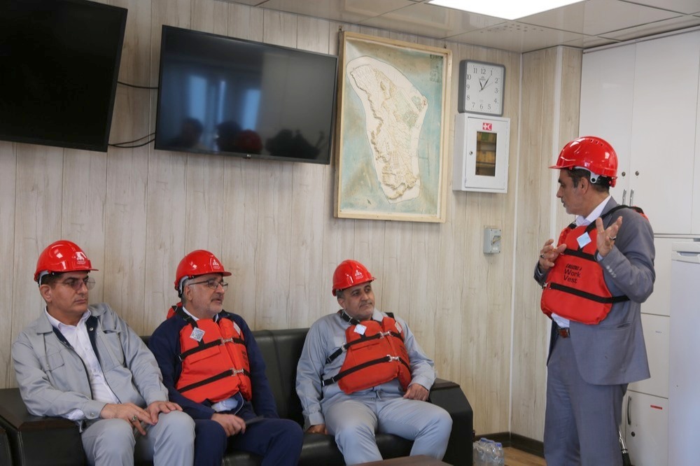 معاون امور بین الملل و بازرگانی وزیر نفت + سید علی محمد موسوی+ عباس اسدروز + پایانه های نفتی ایران 13