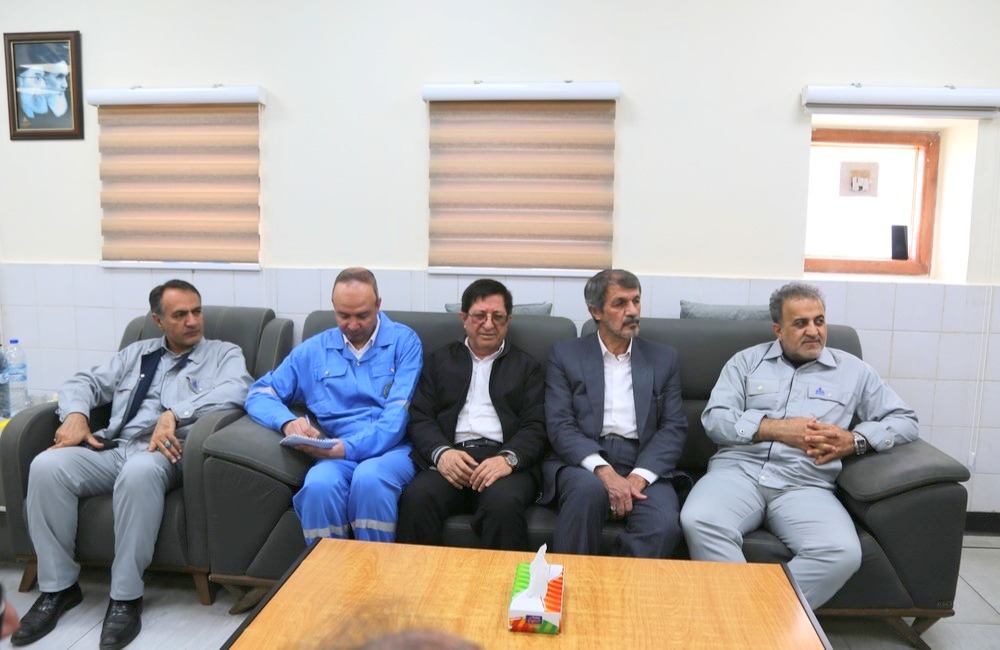 بازدید معاون امور بین‌الملل و بازرگانی وزیر نفت از اداره کنترل کیفیت و میترینگ آذرپاد پایانه نفتی خارگ 2