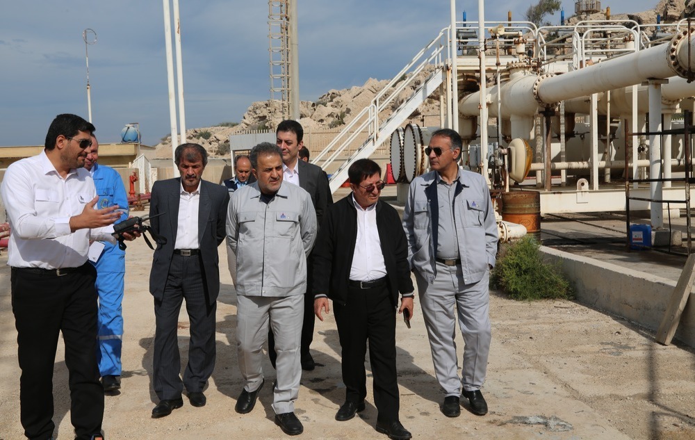 بازدید معاون امور بین‌الملل و بازرگانی وزیر نفت از اداره کنترل کیفیت و میترینگ آذرپاد پایانه نفتی خارگ 4