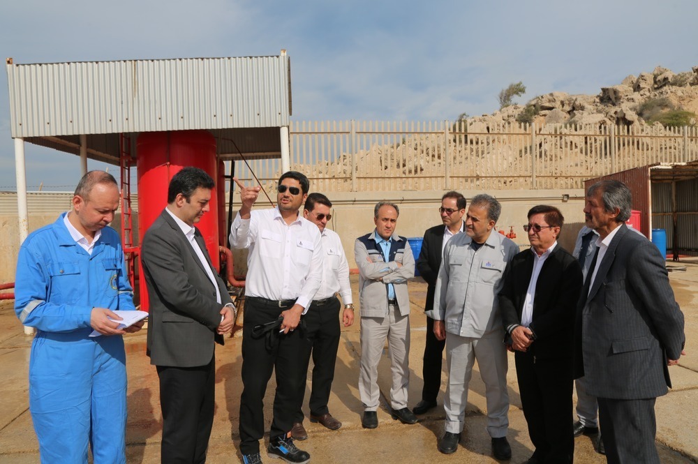 بازدید معاون امور بین‌الملل و بازرگانی وزیر نفت از اداره کنترل کیفیت و میترینگ آذرپاد پایانه نفتی خارگ 5