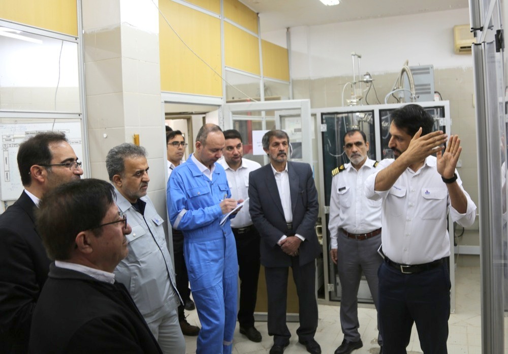 بازدید معاون امور بین‌الملل و بازرگانی وزیر نفت از اداره کنترل کیفیت و میترینگ آذرپاد پایانه نفتی خارگ 7