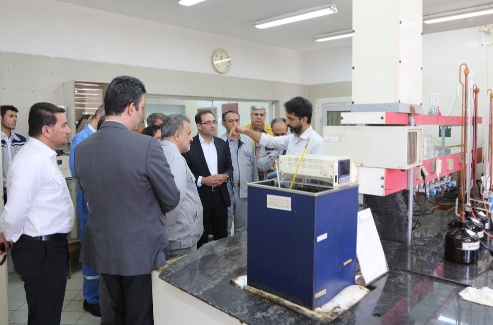 بازدید معاون امور بین‌الملل و بازرگانی وزیر نفت از اداره کنترل کیفیت و میترینگ آذرپاد پایانه نفتی خارگ 9