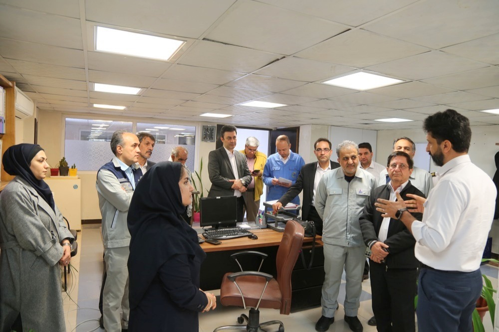 بازدید معاون امور بین‌الملل و بازرگانی وزیر نفت از اداره کنترل کیفیت و میترینگ آذرپاد پایانه نفتی خارگ 10