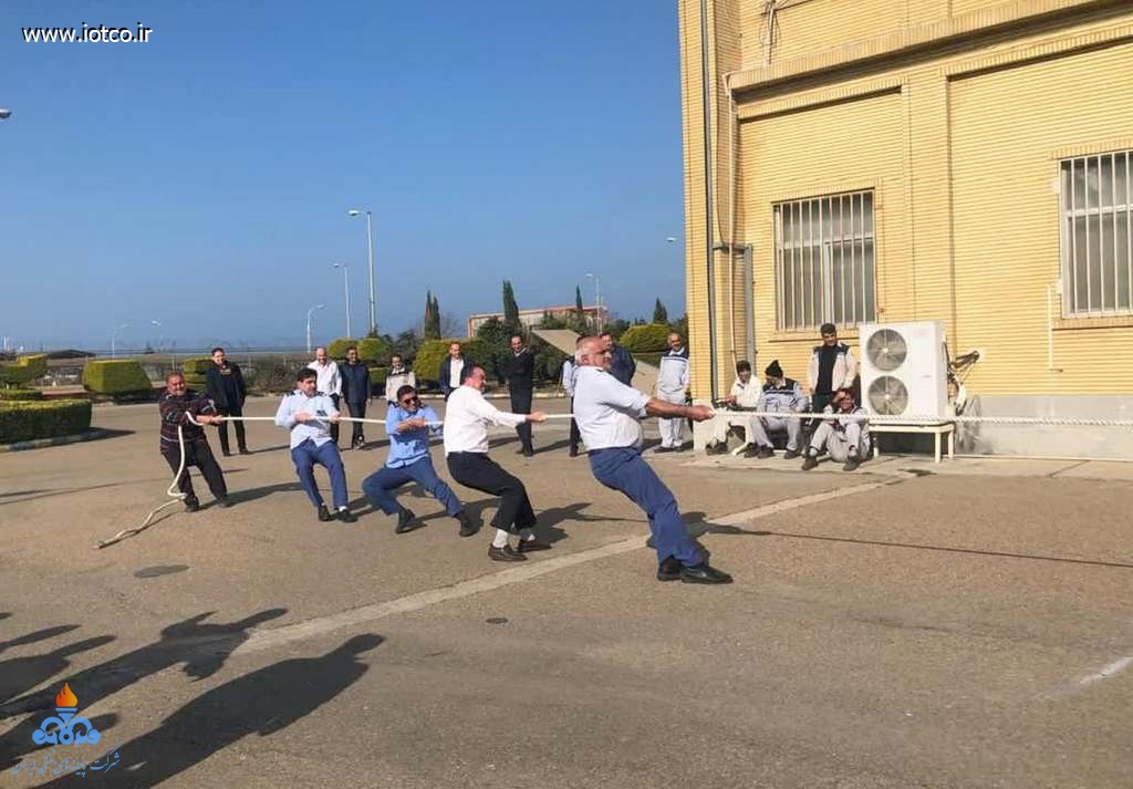 برگزاری مسابقات ورزشی به مناسبت دهه فجر در پایانه نفتی شمال 7