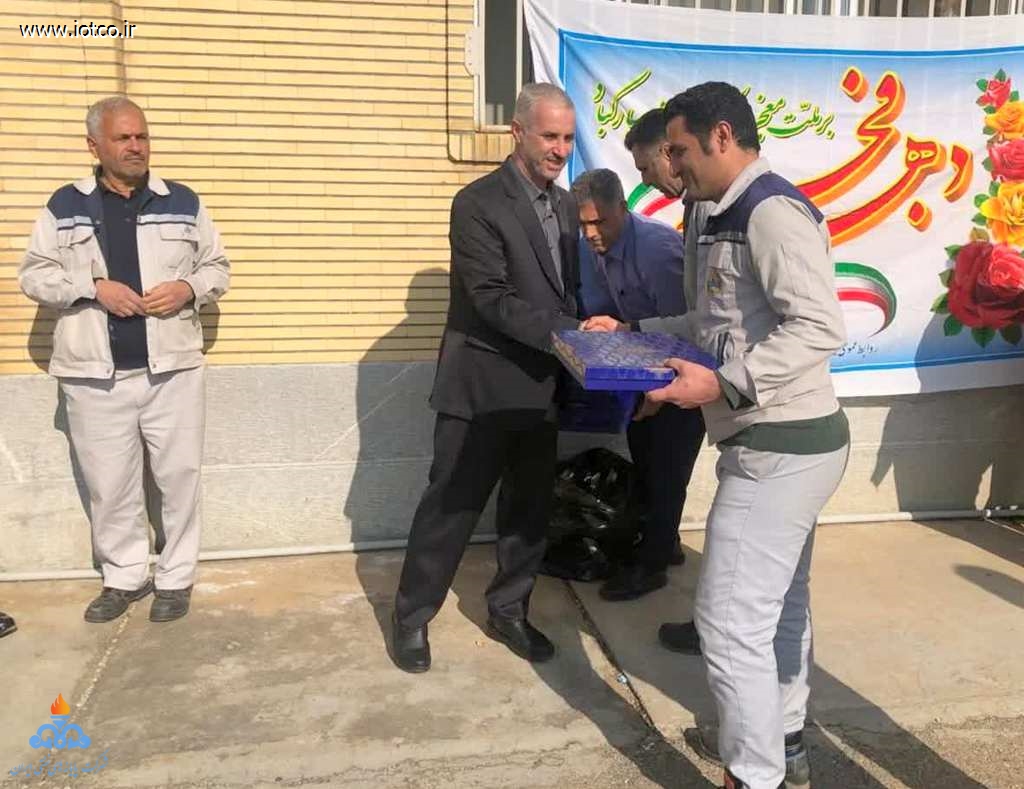 برگزاری مسابقات ورزشی به مناسبت دهه فجر در پایانه نفتی شمال 8