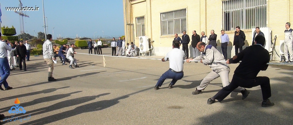 برگزاری مسابقات ورزشی به مناسبت دهه فجر در پایانه نفتی شمال 12