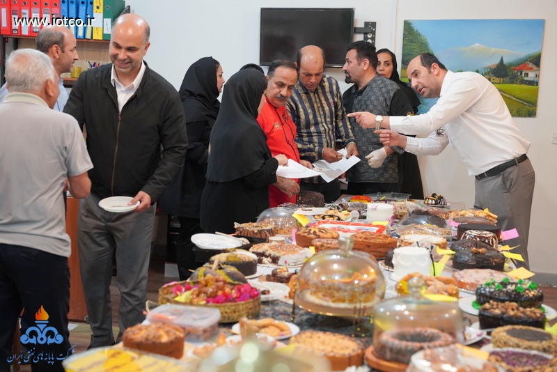 کیک و شیرینی + غذا + نان محلی 11