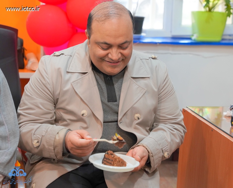 کیک و شیرینی + غذا + نان محلی 13