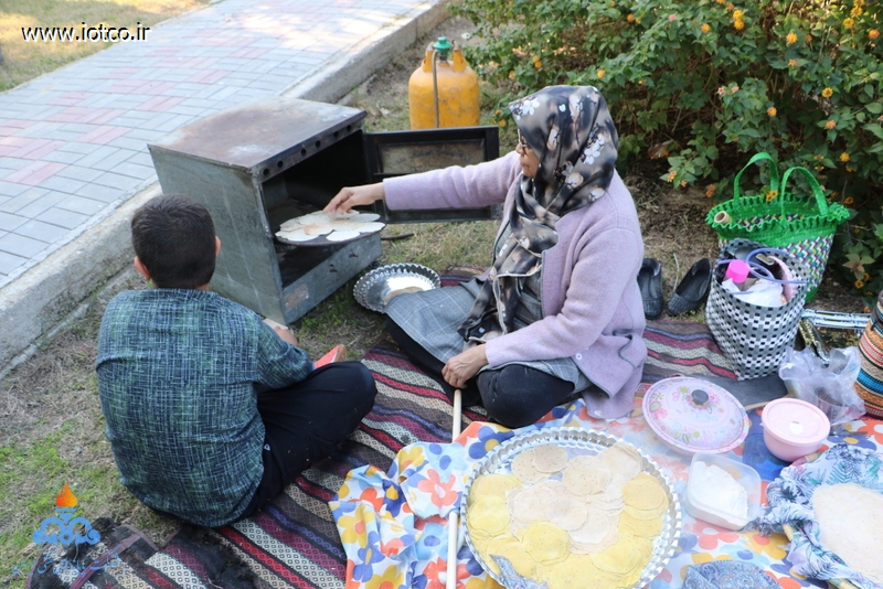 کیک و شیرینی + غذا + نان محلی 21