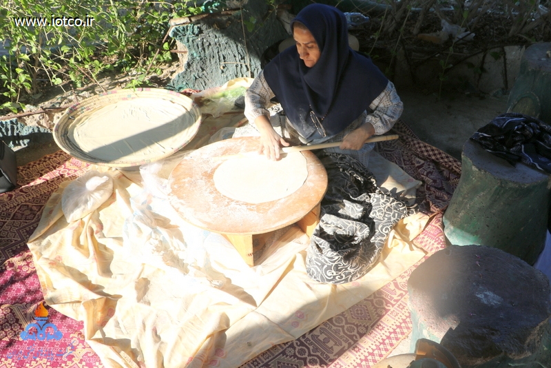 کیک و شیرینی + غذا + نان محلی 23